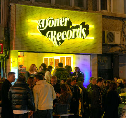 Unutulmaz bir gece: Döner ve müziğin ritmi - Dergy
