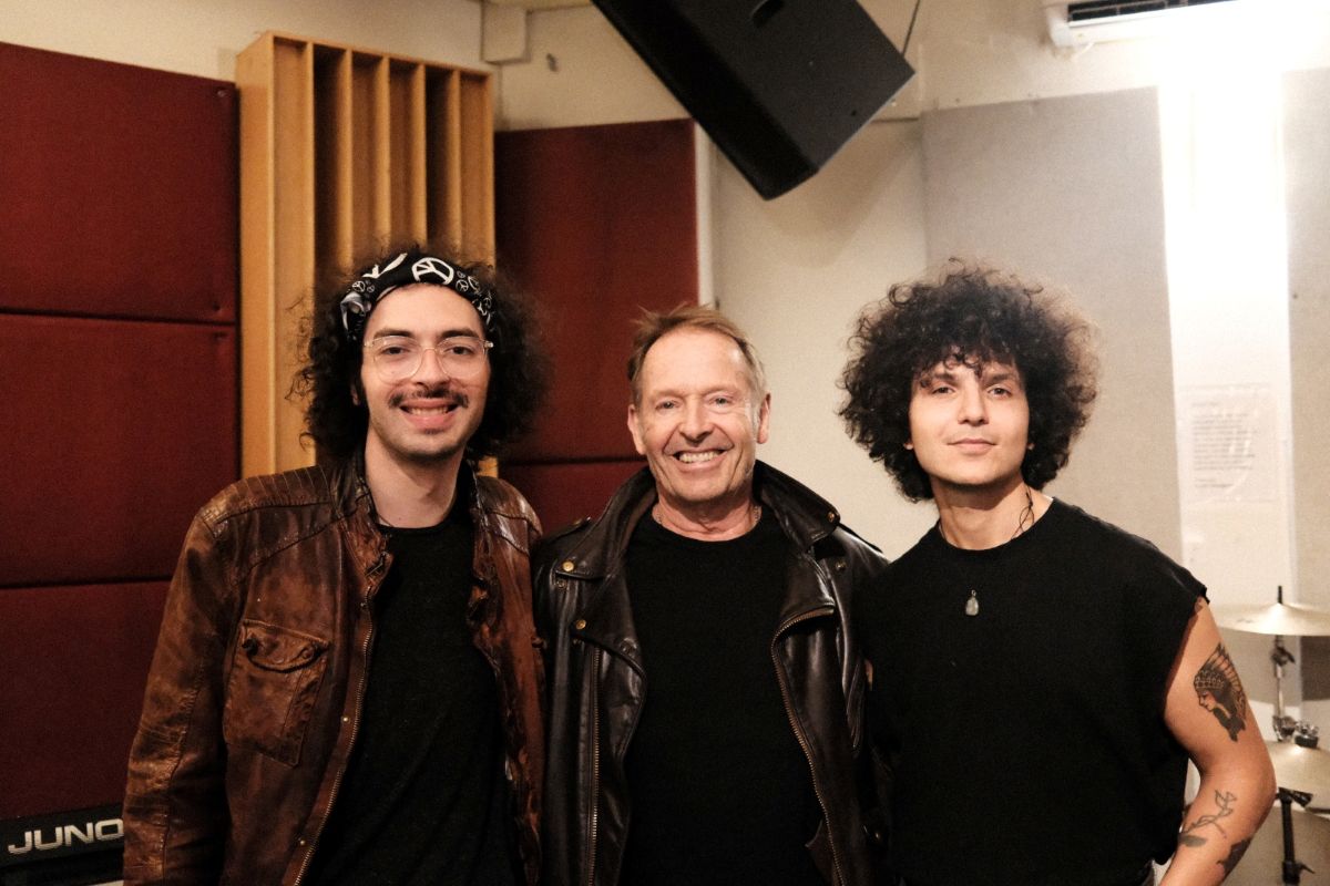 batu akdeniz simon kirke